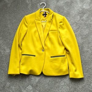 GORGEOUS TOMMY HILFIGER YELLOW BLAZER WITH DENIM ACCENT, Size L, LIKE NEW